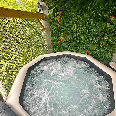 Privat bolig Studio Independant Jardin Avec Piscine Privatisee *